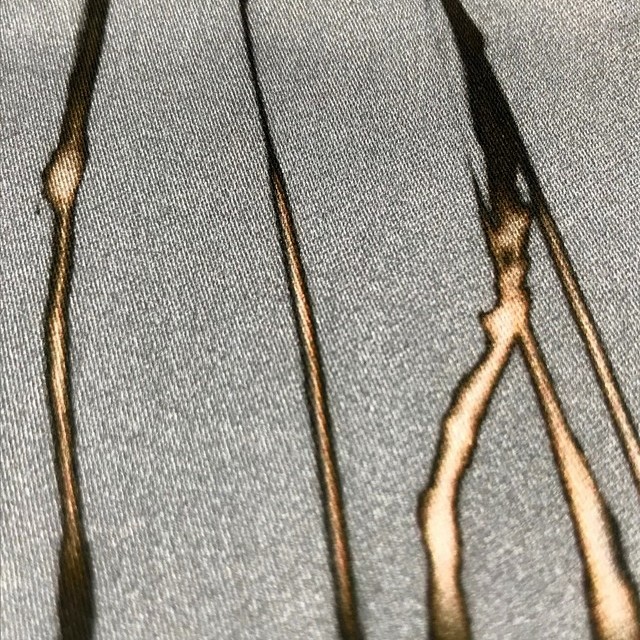 super schöner, softer 100% Viskose Print in Silber mit Erdton Streifen die an Zweige erinnern | Ansicht: super schöner, softer 100% Viskose Print in Silber mit Erdton Streifen die an Zweige erinnern