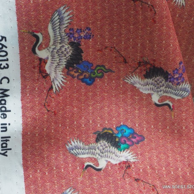 traditioneller Japanischer Kranich Print auf 100% Viskose - Burda Style | Ansicht: traditioneller Japanischer Kranich Print auf 100% Viskose - Burda Style