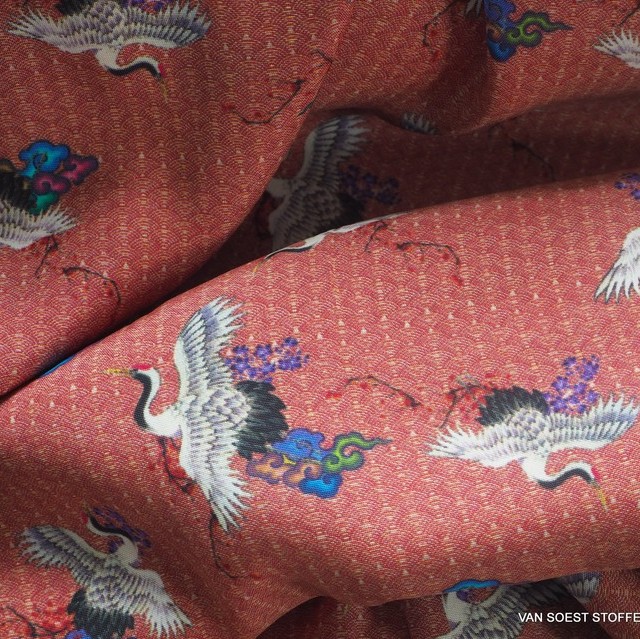 traditioneller Japanischer Kranich Print auf 100% Viskose - Burda Style | Ansicht: traditioneller Japanischer Kranich Print auf 100% Viskose - Burda Style