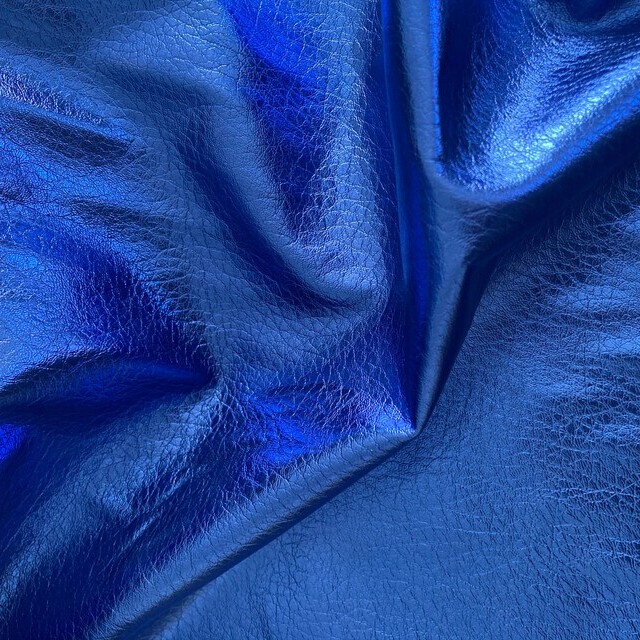 Vegan leather in Metallic Royal BLAU | View: vegan leather in metallic royal blue