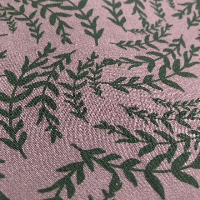 delicate twigs&leaves print in green on lilac - 100% viscose crepe | View: delicate twigs&leaves print in green on lilac - 100% viscose crepe