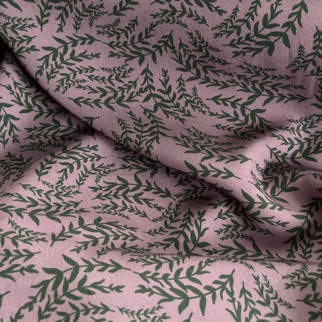 delicate twigs&leaves print in green on lilac - 100% viscose crepe | View: delicate twigs&leaves print in green on lilac - 100% viscose crepe